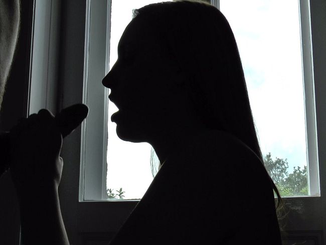 Lulus Scherenschnitt Blowjob mit Mundbesamung